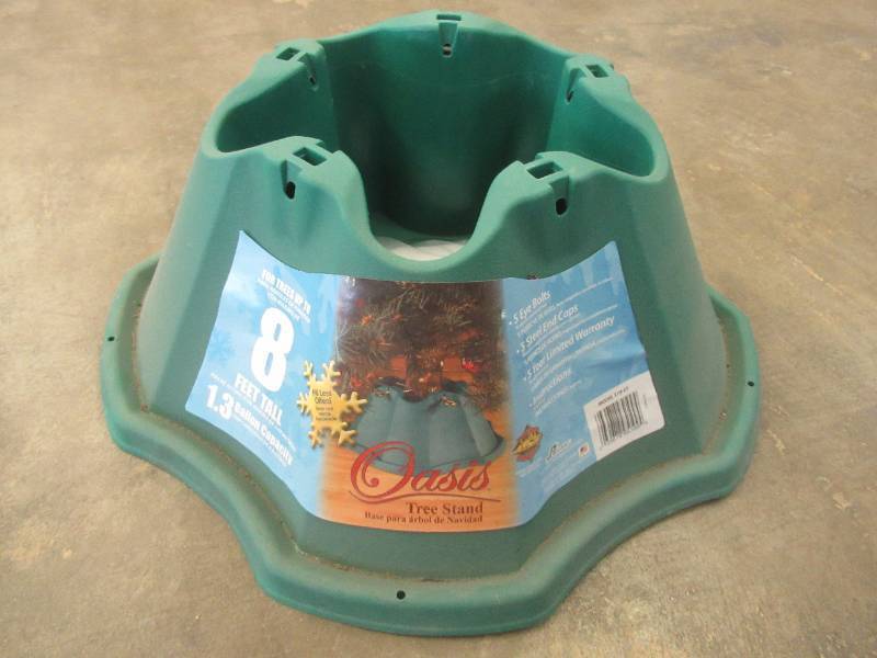 lot 782 image: Oasis Resin Tree Stand for Live Trees up to 8 ft. Tall, 519-ST - SOLD AS IS