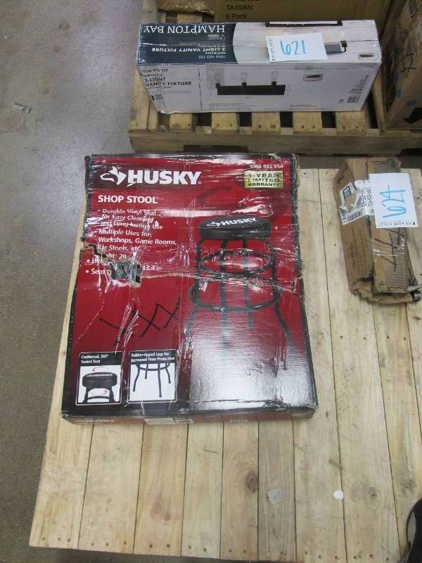lot 625 image: Husky 29 in. Shop Stool (OPEN, BOX DAMAGED)