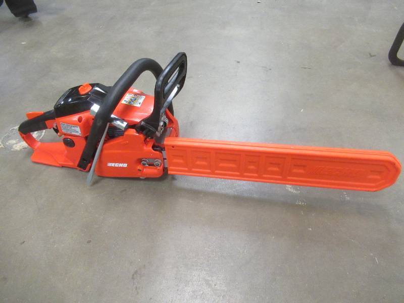 lot 693 image: ECHO 18 in. 30.5 cc Gas 2-Stroke Cycle Chainsaw, CS-400, Has Compression, Could Not Start - SOLD AS IS