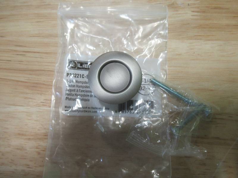 lot 214 image: (10 Pack) Liberty Hampshire 1-14 Heirloom Silver Cabinet Knob.
