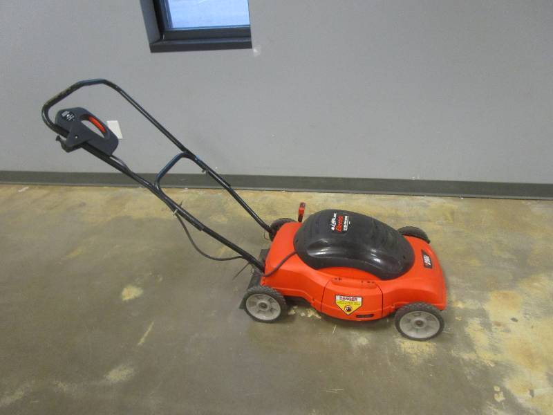 lot 427 image: Black & Decker 18 In Mulching Mower (MISSING BAG, FOR PARTS ONLY)