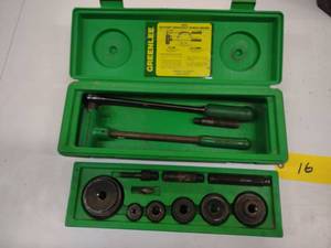 lot 16 image: Greenlee 1806 Ratchet Knock-Out Pun...