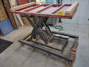 lot 13 image: Southworth Heavy Duty Electric Scis...