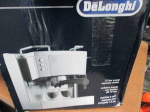 DeLonghi 15-Bar Pump Espresso Mach...