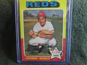 73. 1975 Topps Johnny Bench Card...
