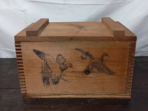 lot 10 image: The Classic By Evans  1996 Wood Storage Box