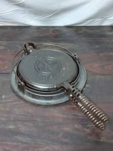 lot 7 image: Griswold No 8 Cast Iron Waffle Maker