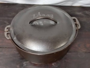 lot 8 image: Lodge Cast Iron Dutch Oven