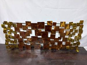 lot 18 image: Metal Wall Hanging