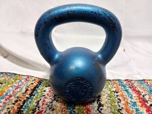 lot 46 image: RKC 12kg Kettle Bell