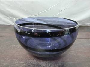 lot 74 image: Glass Bowl