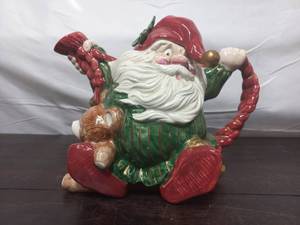 lot 85 image: Fitz and Floyd Santa Christmas Tea Pot