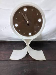 lot 101 image: Vintage Clock
