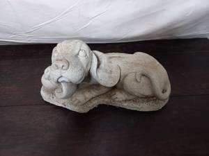 lot 111 image: Yard Dcor Hound Dog