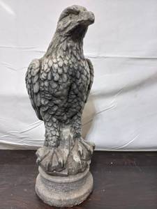 lot 119 image: Eagle Statue