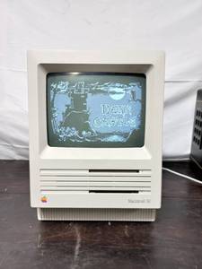 lot 123 image: Macintosh SE & Accessories