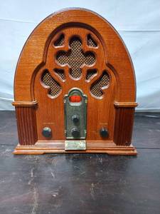 lot 128 image: Norman Rockwell Collectors Radio