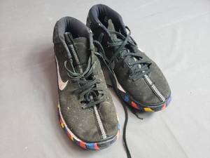 Used Nike Shoes Size 7.5