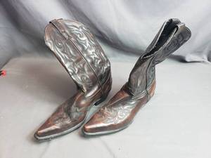 Pair of Mens Laredo Cowboy Boots Size 9 12 EW
