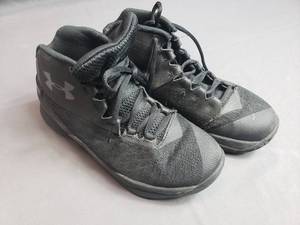 Pair of Used Under Armour Shoes Size 5.5Y