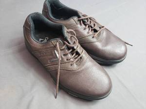 Pair of Used Calloway Golf Shoes Size 8.5