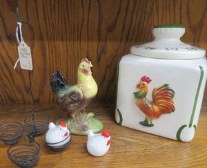 CHICKEN COOKIE JAR  SALT AND PEPPER  WIRE DIPPER