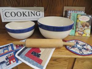 VINTAGE BOWLS AND A WOODEN ROLLING PIN