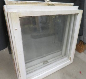 2 VITAGE WINDOWS 4 PIECES