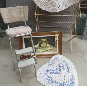 STEP STOOL CHAIR  JASINSKI PRINT  RUGS PLUS