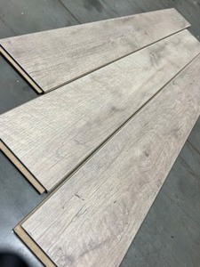 lot 12 image: 11 Cases Home Decorators Alder Springs Oak - 195 sq ft - Mixed Pallet