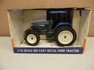 NEW HOLLAND SPEC CAST 116 SCALE DIE CAST METAL FORD TRACTOR 8670 - IN BOX - AWESOME PIECE - SEE PICTURES