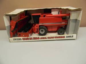 ERTL 132 SCALE CASE IH 2166 AXIAL-FLOW COMBINE - IN BOX - AWESOME PIECE - SEE PICTURES