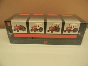 ERTL IHC 66 SERIES 164 SCALE INTERNATIONAL #1 - STILL SEALED IN PLASTIC IN BOX - AWESOME PIECE - SEE PICTURES