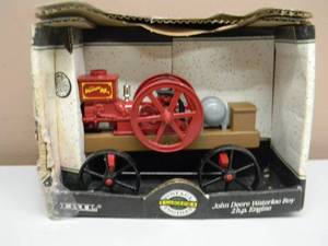 ERTL 18 SCALE DIE CAST JOHN DEERE WATERLOO BOY 2HP ENGINE - IN BOX BOX IS ROUGH DIE CAST IS NICE - AWESOME PIECE - SEE PICTURES