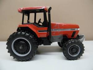 ERTL 116 SCALE DIE CAST CASE INTERNATIONAL 7240 MAGNUM 1994 FARM SHOW - NEW IN BOX - AWESOME PIECE - SEE PICTURES