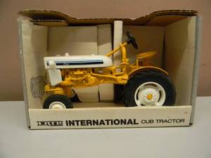 ERTL 116 SCALE DIE CAST INTERNATIONAL CUB TRACTOR SPECIAL EDITION - NEW IN BOX - AWESOME PIECE - SEE PICTURES