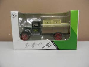 ERTL 134 SCALE JOHN DEERE 1931 HAWKEYE CRATE DELIVERY TRUCK BANK - NEW IN BOX - AWESOME PIECE - SEE PICTURES