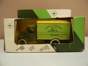 ERTL 138 SCALE JOHN DEERE 1926 MACK BULLDOG DELIVERY VAN - NEW IN BOX - AWESOME PIECE - SEE PICTURES
