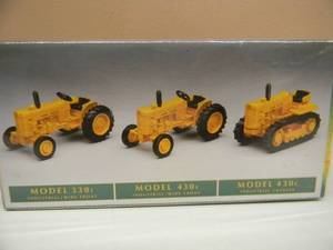 ERTL 164 SCALE THE JOHN DEERE DUBUQUE WORKS - HISTORICAL TRACTORS #5736 - NEW IN BOX - AWESOME PIECE - SEE PICTURES