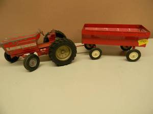 VINTAGE ERTL INTERNATIONAL CASE IH TRACTOR & FLARE BOX WAGON - USED - COOL SET - SEE PICTURES