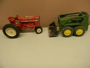 VINTAGE ERTL JOHN DEERE & CASE INTERNATIONAL SET - USED - COOL SET - SEE PICTURES