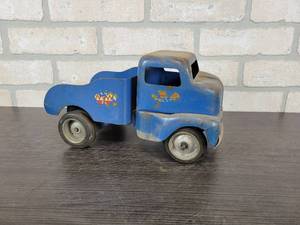 lot 1225 image: 1949-1952 TONKA Truck - Approx. 10.25 Long