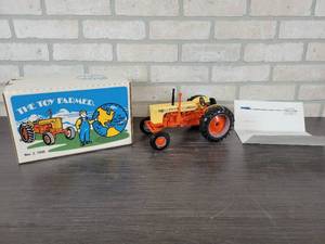 lot 1231 image: 1990 National Farm Toy Show CASE Case-O-Matic 800 Diesel Diecast Tractor - 116 Scale w COA and Original Box