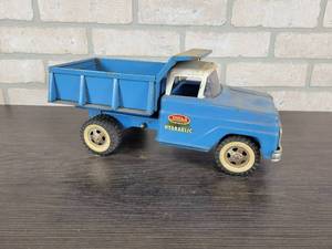lot 1232 image: 1963-1964 TONKA Hydraulic Truck - Approx. 13 Long