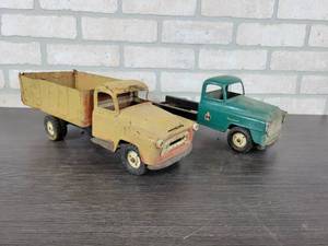lot 1235 image: (2) TRU-SCALE International Trucks - Approx. 15 and 12.5 Long
