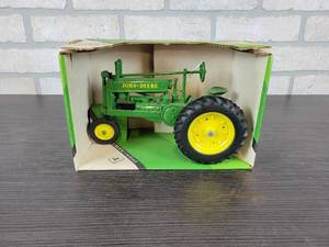lot 1237 image: ERTL 1934 John Deere Model A Tractor - 116 Scale