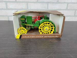 lot 1238 image: ERTL 1915 John Deere Model R Waterloo Boy Tractor - 116 Scale