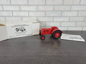 lot 1239 image: Spec-Cast CO-OP No. 3 Tractor - 116 Scale