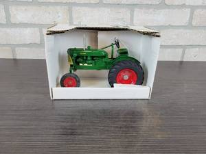 lot 1240 image: Spec-Cast Oliver Super 44 Tractor - 116 Scale