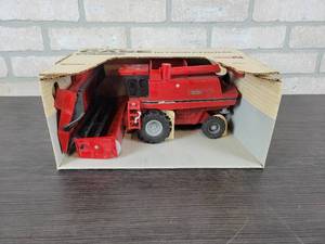 lot 1246 image: ERTL CASE International 1680 Combine - 132 Scale